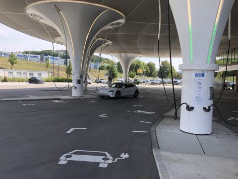 Foto der Ladeeinrichtung Tesla Germany GmbH, Am Innovationspark 2, 86441 Zusmarshausen