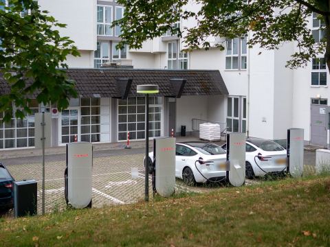 Foto der Ladeeinrichtung Tesla Germany GmbH, Ostring 9, 65205 Wiesbaden