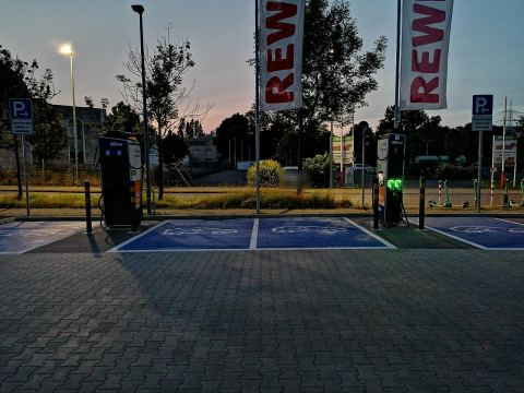 Foto der Ladeeinrichtung EnBW mobility+ AG und Co.KG, Lise-Meitner-Str. 8, 50321 Brühl